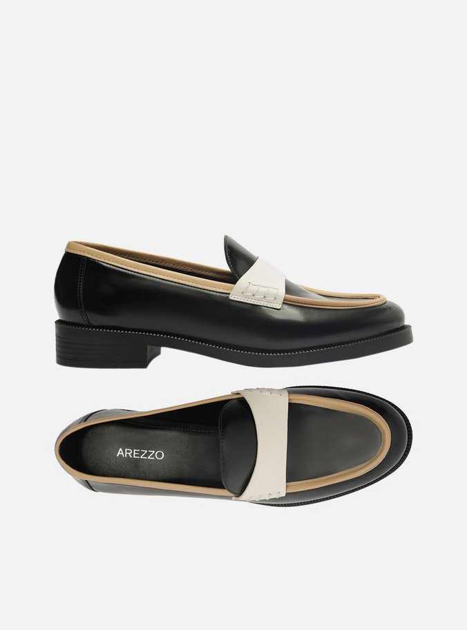 Mocassim Preto Bico Redondo Tira Branca