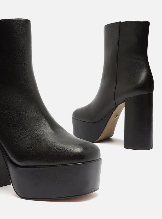 Bota Preta Couro Cano Curto Plataforma Classy