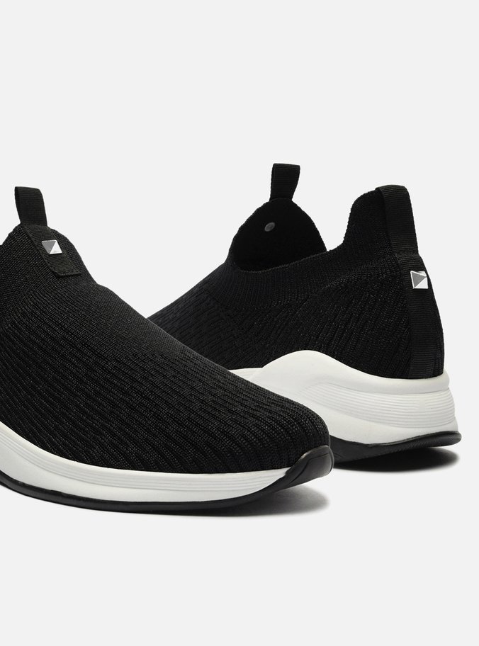 Tênis Slip On Preto Knit Bico Redondo Básico