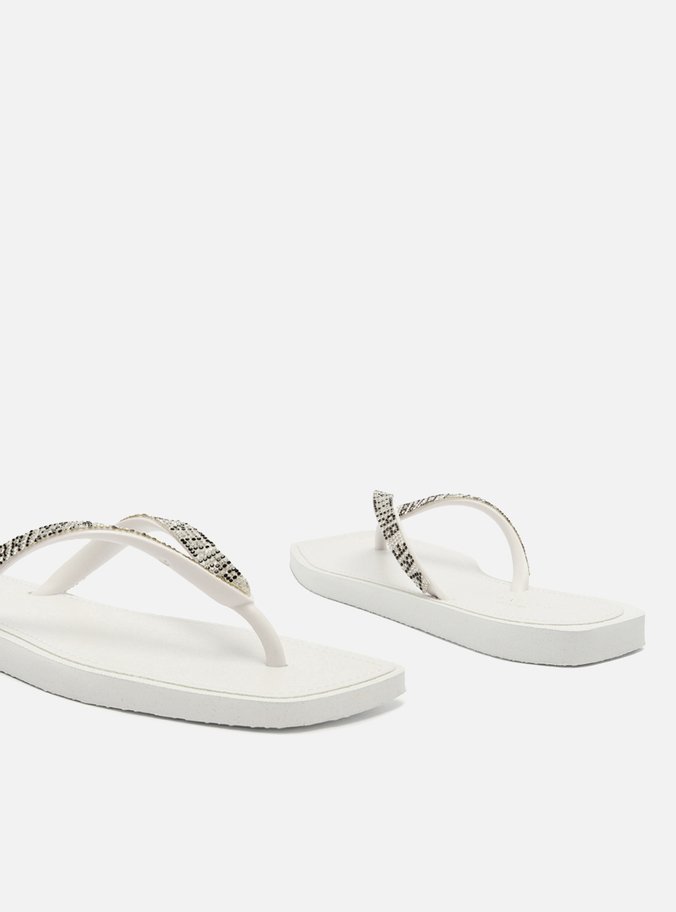 Chinelo de Dedo Branco Square Lettering Strass