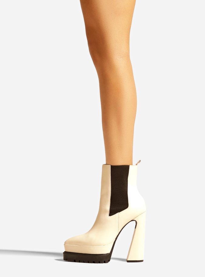 Bota Off-White Couro Cano Curto Arya