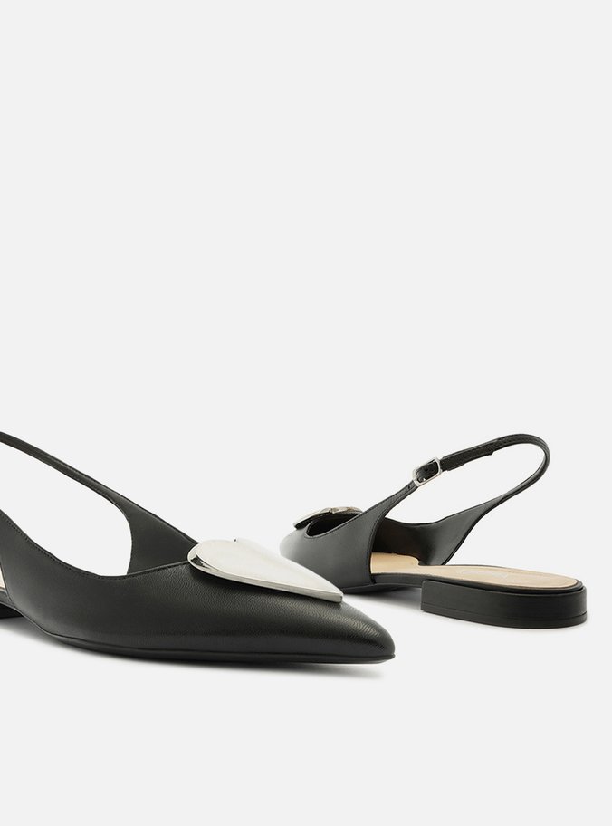 Sapatilha Preta Couro Slingback Coração Metal