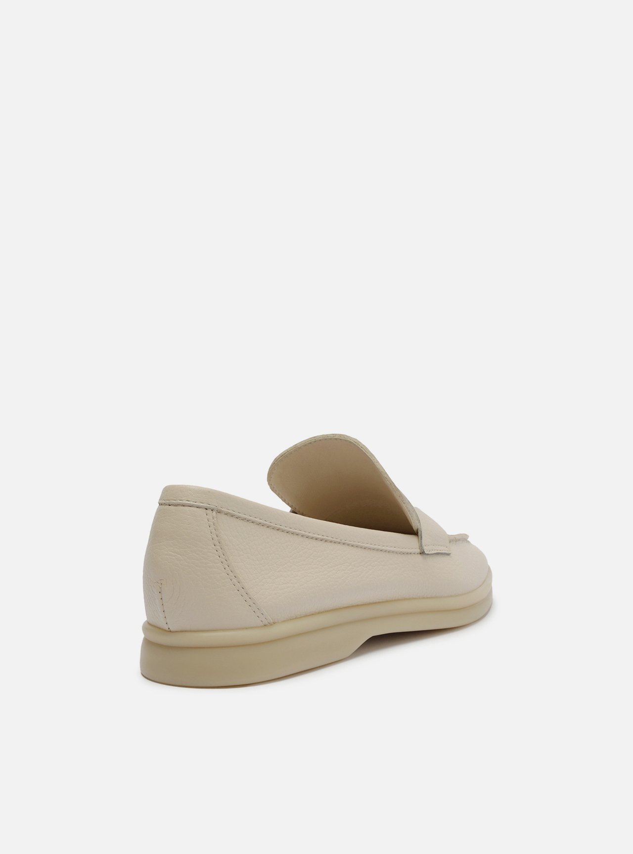 Mocassim Off-White Arezzo Bico Redondo Metal | ZZ MALL