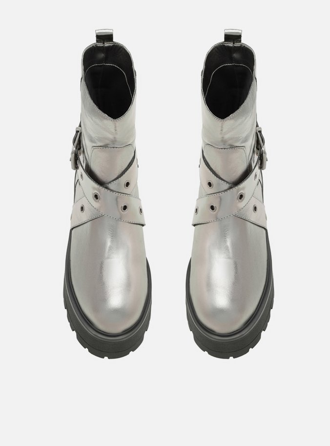 Bota Prata Couro Cano Médio Tratorada Fivela
