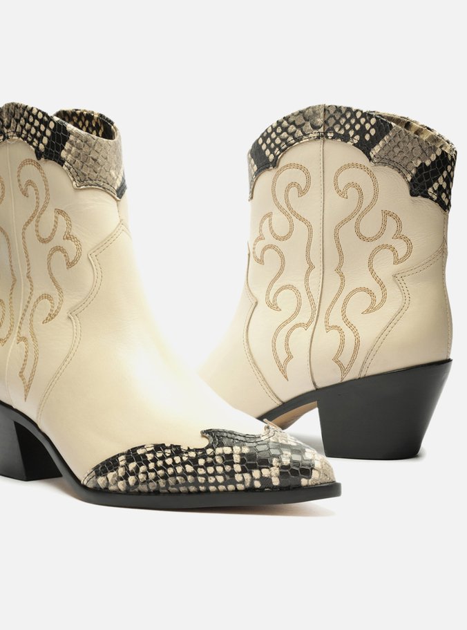 Bota Off-White Couro Cano Curto Bordado Western