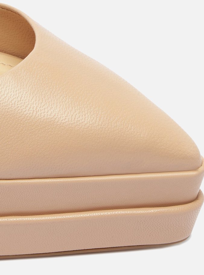 Scarpin Nude Couro Meia Pata Bico Fino