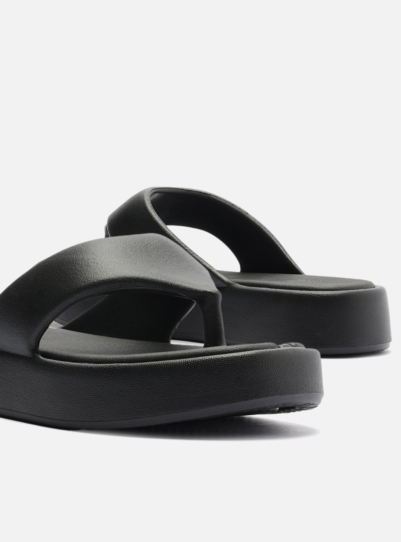 Sandália Preta Flatform Tira Larga — foto 4