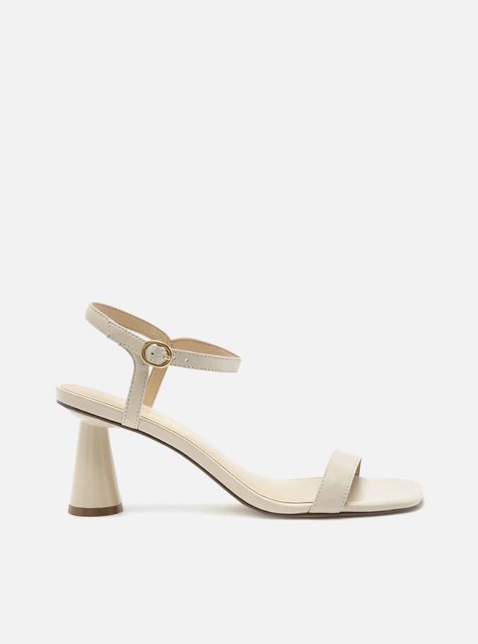 Sandália Off-White Salto Geométrico