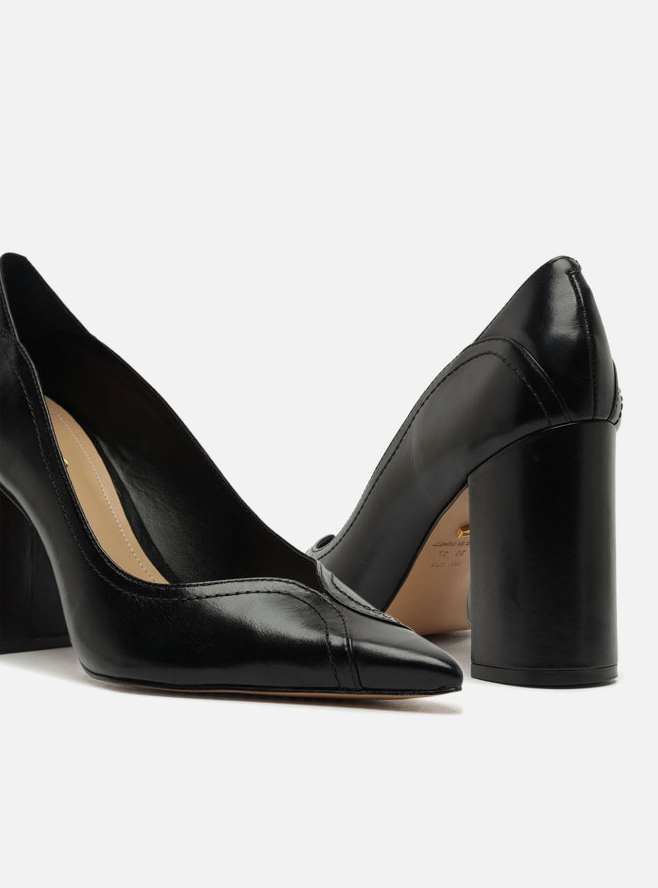 Scarpin Preto Couro Salto Bloco — foto 4
