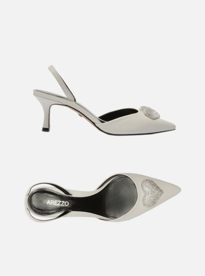 Scarpin Branco Couro Bico Fino Aberto Coração