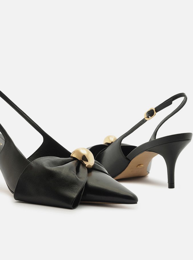 Scarpin Preto Couro Slingback Laço Metal