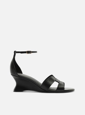 Sandália Preta Couro Salto Anabela Tira Vazada