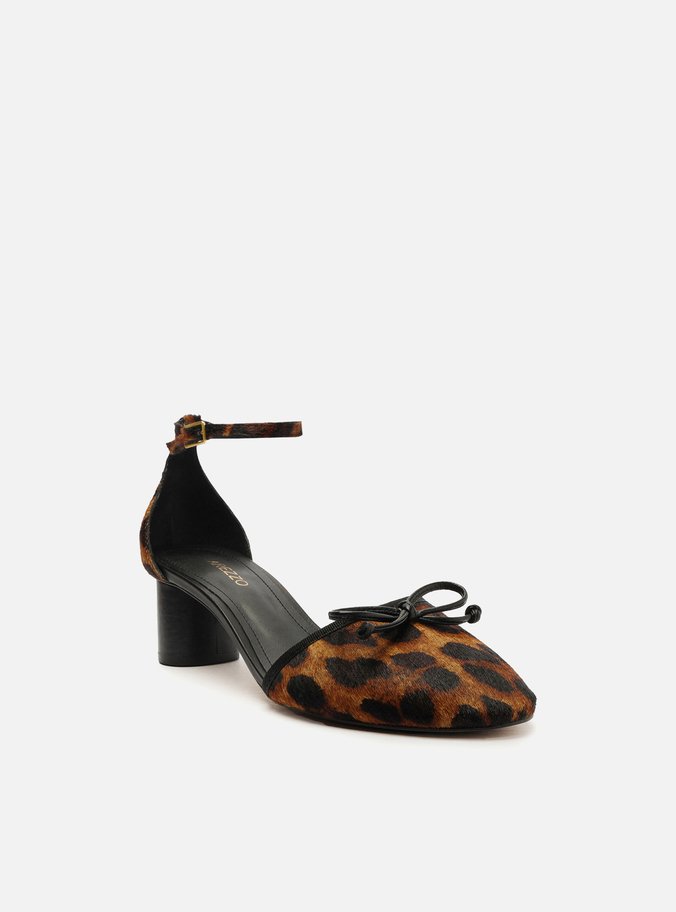 Scarpin Animal Print Salto Bloco Aberto Tachas