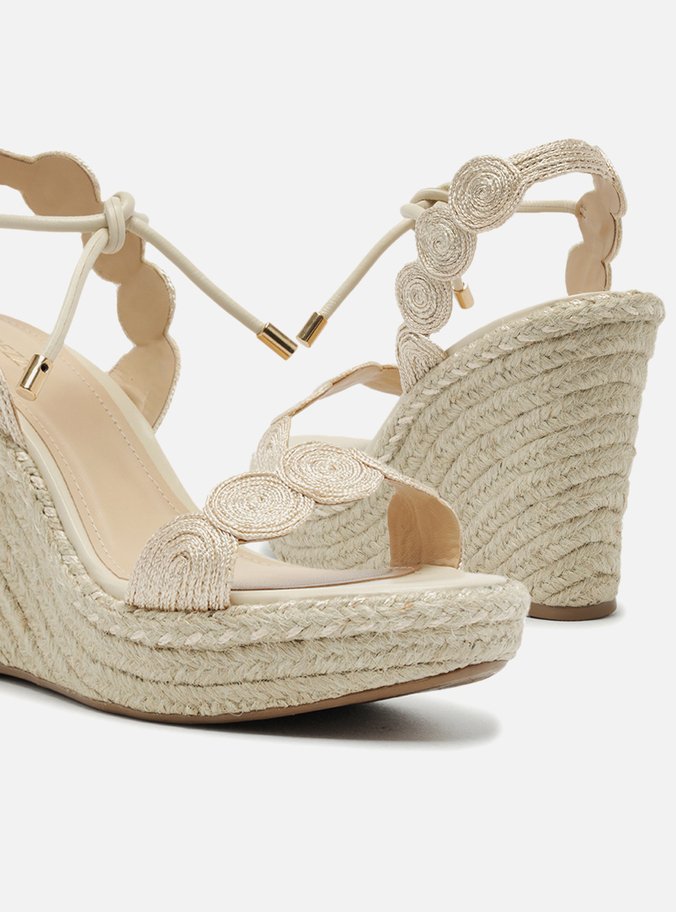Sandália Off-White Plataforma Tiras Bordadas