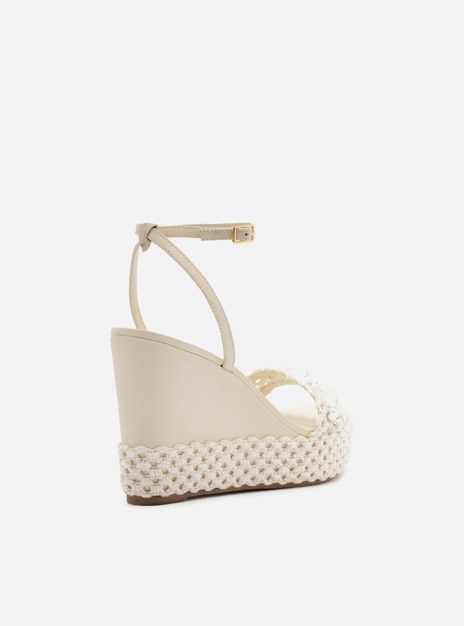 Sandália Off-White Plataforma Bordado Floral