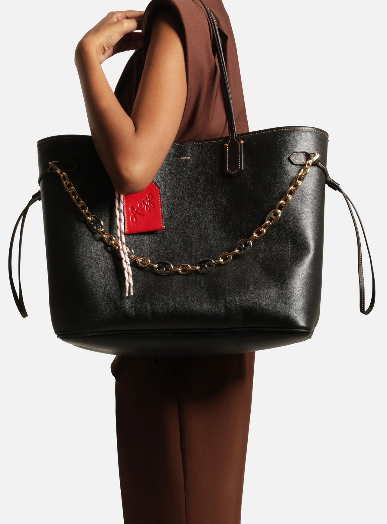 Bolsa Shopping Preta Couro Grande Corrente — foto 8