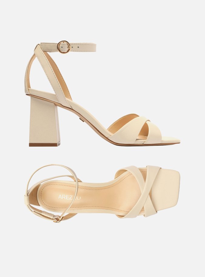 Sandália Off-White Couro Salto Bloco Clássica