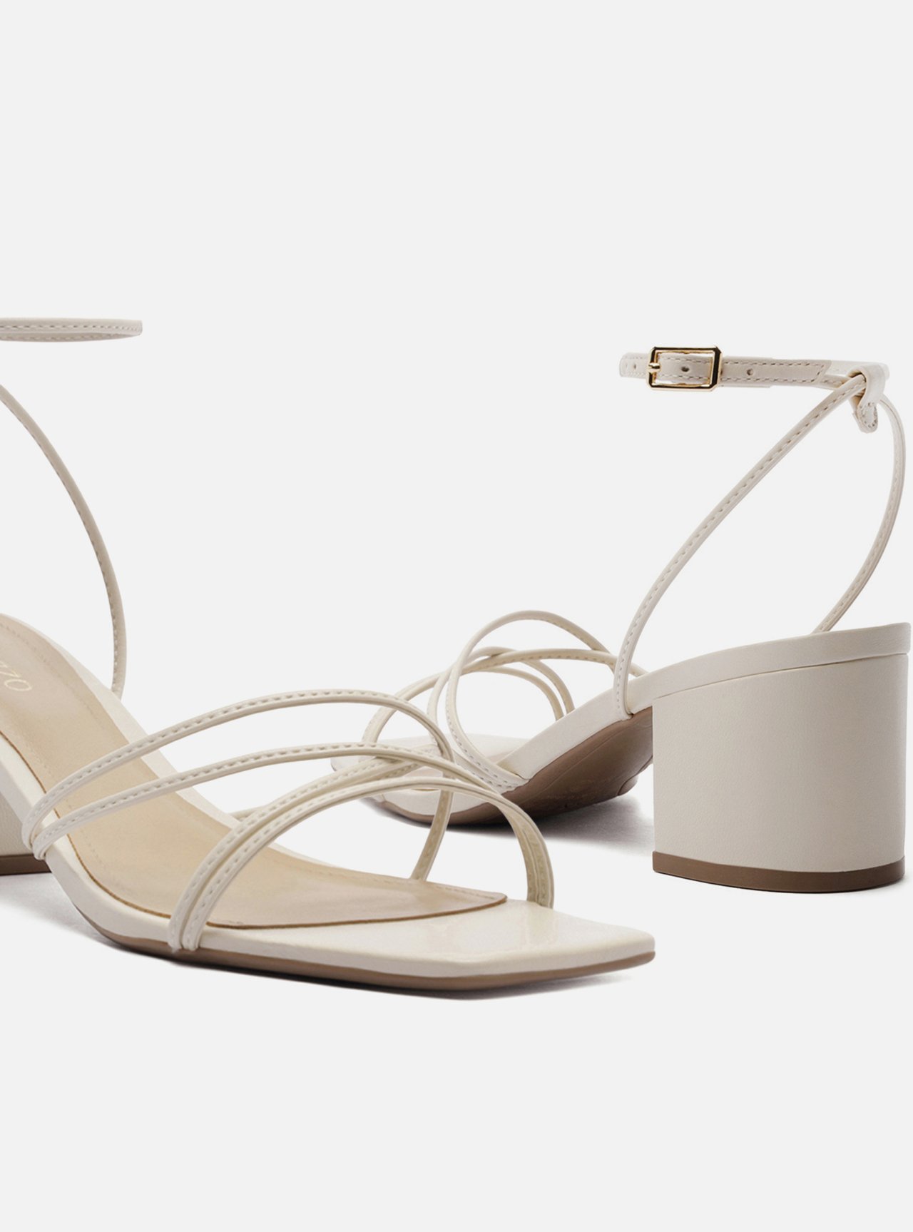 Sandália Off White Salto Bloco Tiras Finas Fivela — foto 4
