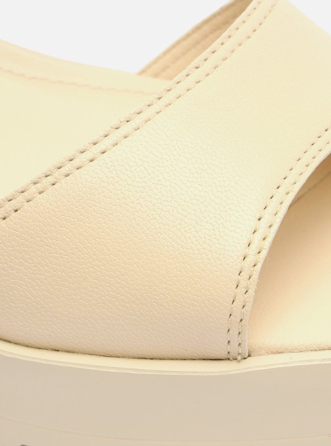 Sandália Off-White Couro Bloco Tratorada Tiras