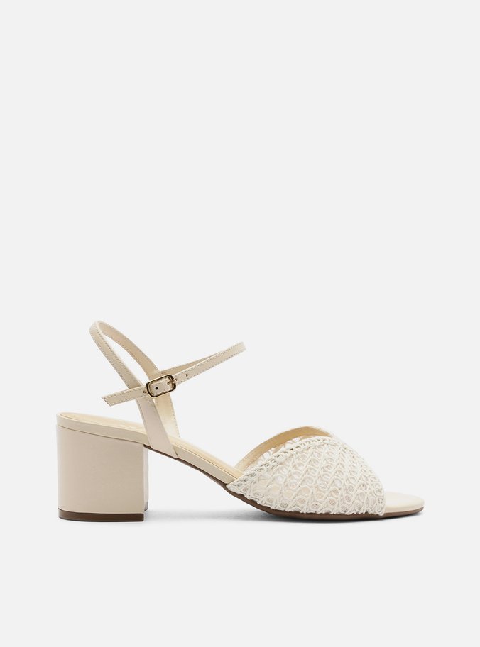 Sandália Off-White Salto Médio Tiras Bordado