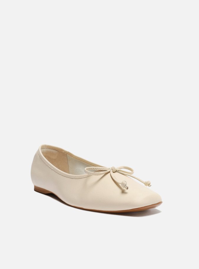 Sapatilha Off-White Couro Bico Quadrado Laço Smart