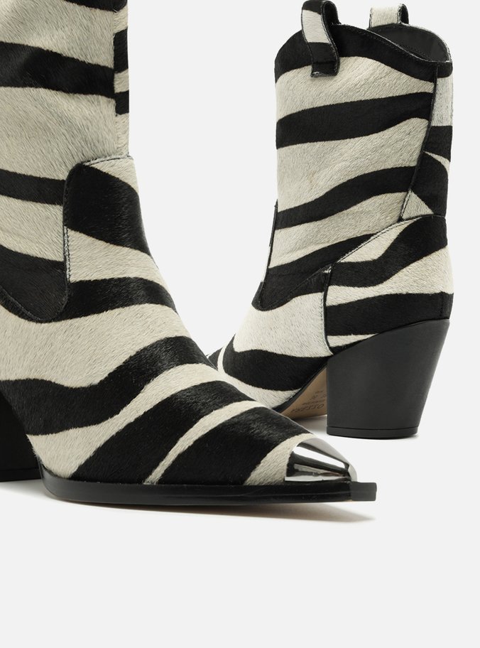 Bota Animal Print Cano Curto Salto Metal