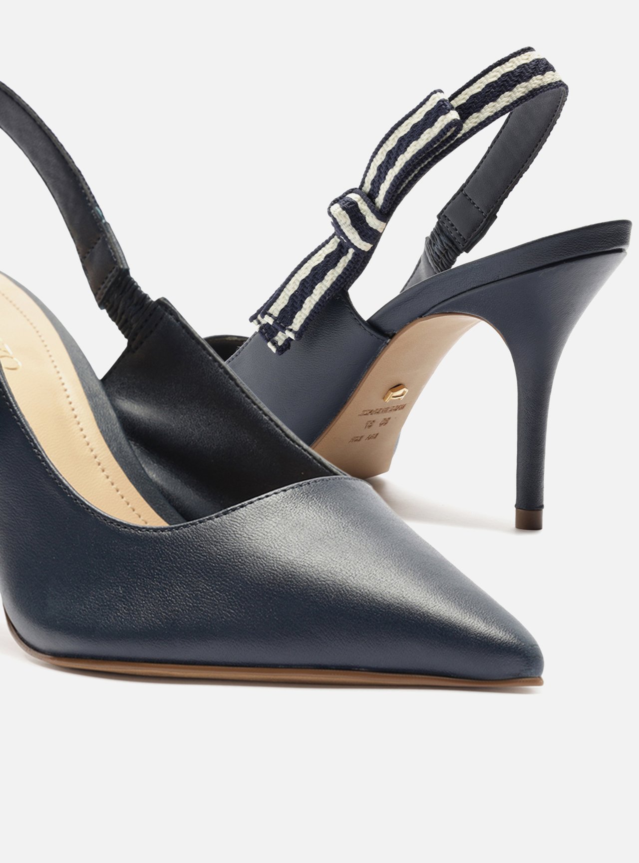 Scarpin Azul Couro Salto Médio Slingback Laço — foto 4
