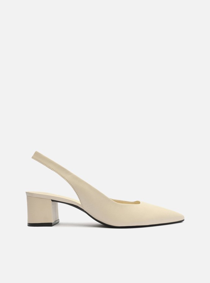Scarpin Off-White Couro Salto Baixo Helena