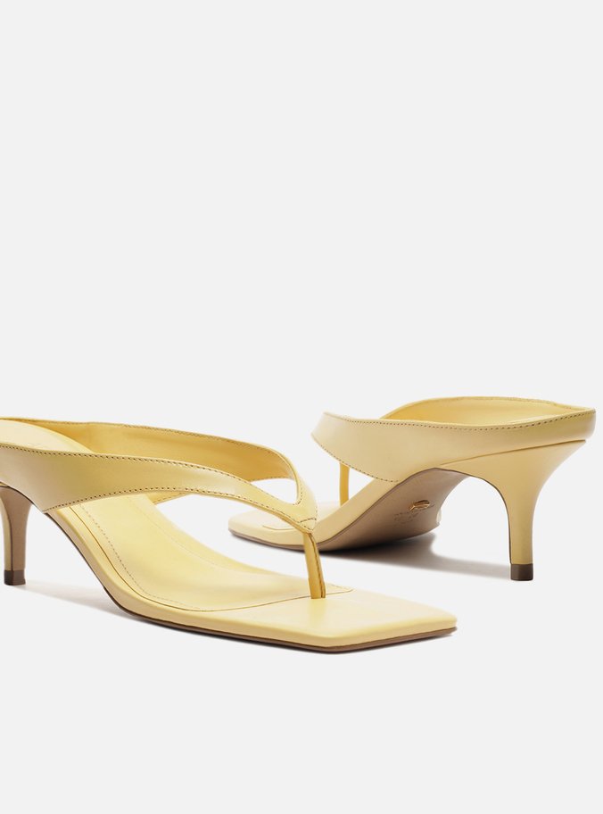 Tamanco Amarelo Couro Salto Médio Thong