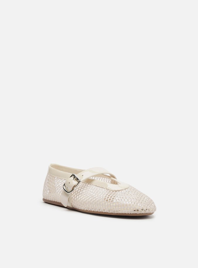 Sapatilha Off-White Verniz Tela Fivela