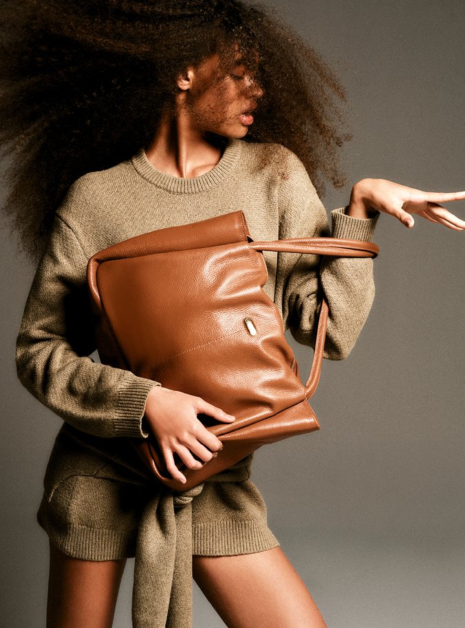 Bolsa Shopping Marrom Couro Grande Tag Metal