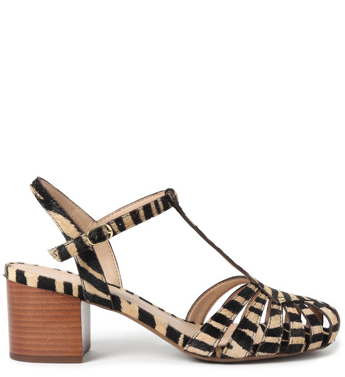 Sandália Animal Print Salto Bloco Fechada Pelo