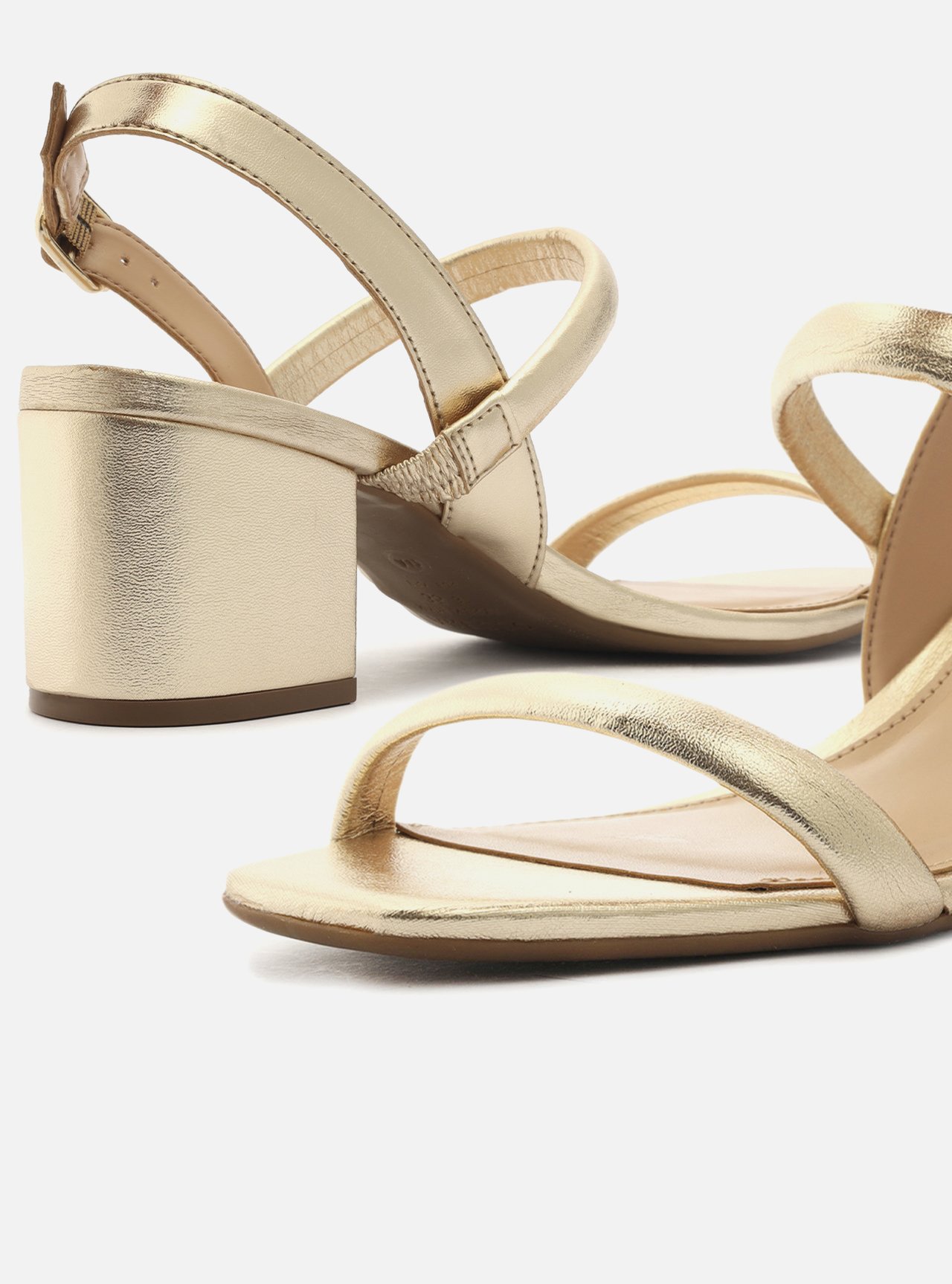 Sandália Metalizada Tiras Bombadas Salto Bloco — foto 3