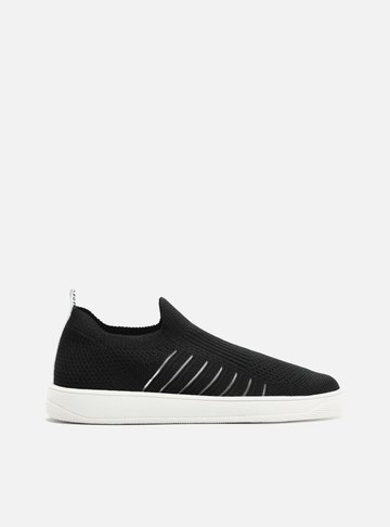 Tênis Slip On Preto Knit Bico Redondo