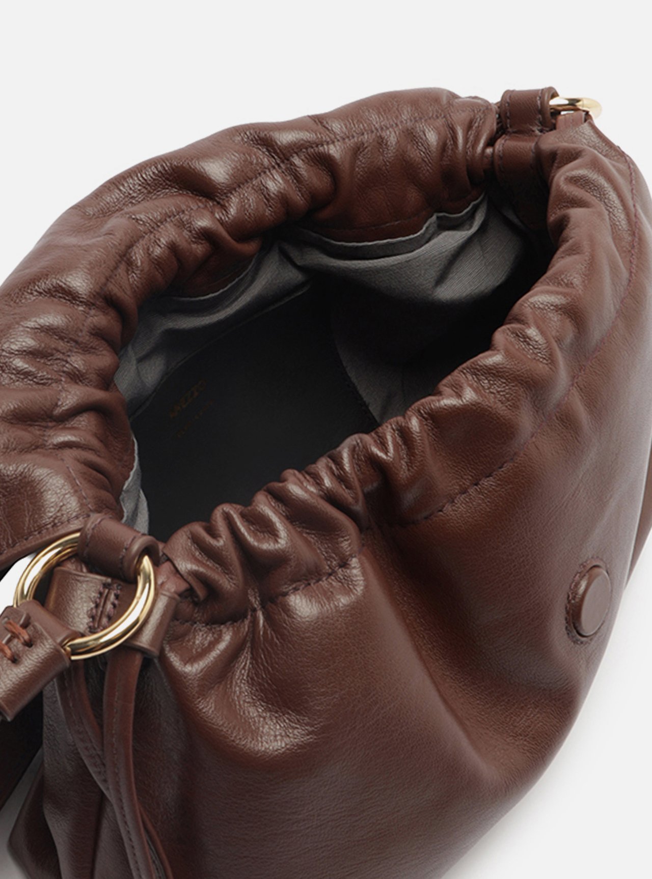 Bolsa Tiracolo Marrom Couro Média Franzida — foto 4
