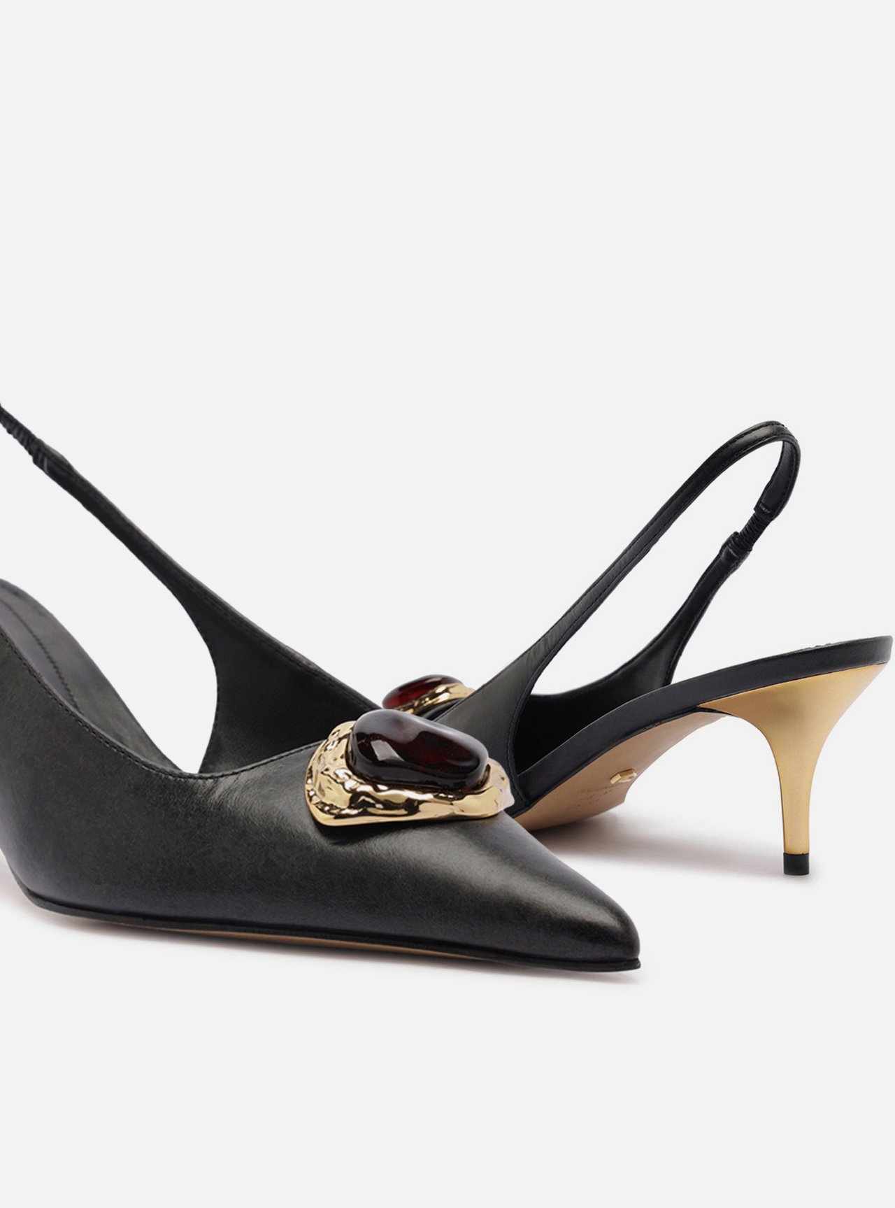 Scarpin Preto Couro Salto Baixo Slingback Pedraria — foto 4