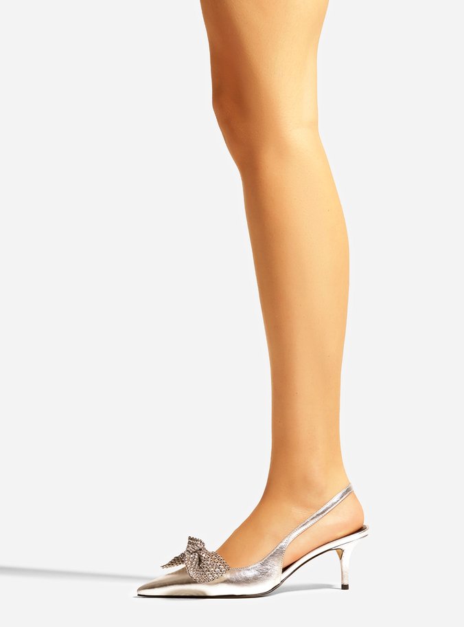 Scarpin Prata Couro Salto Médio Slingback Laço