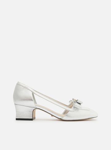 Scarpin Prata Vazado Laço Medalha