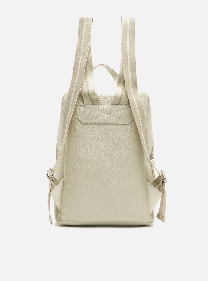 Mochila Branca Grande Bolso Frontal Palha