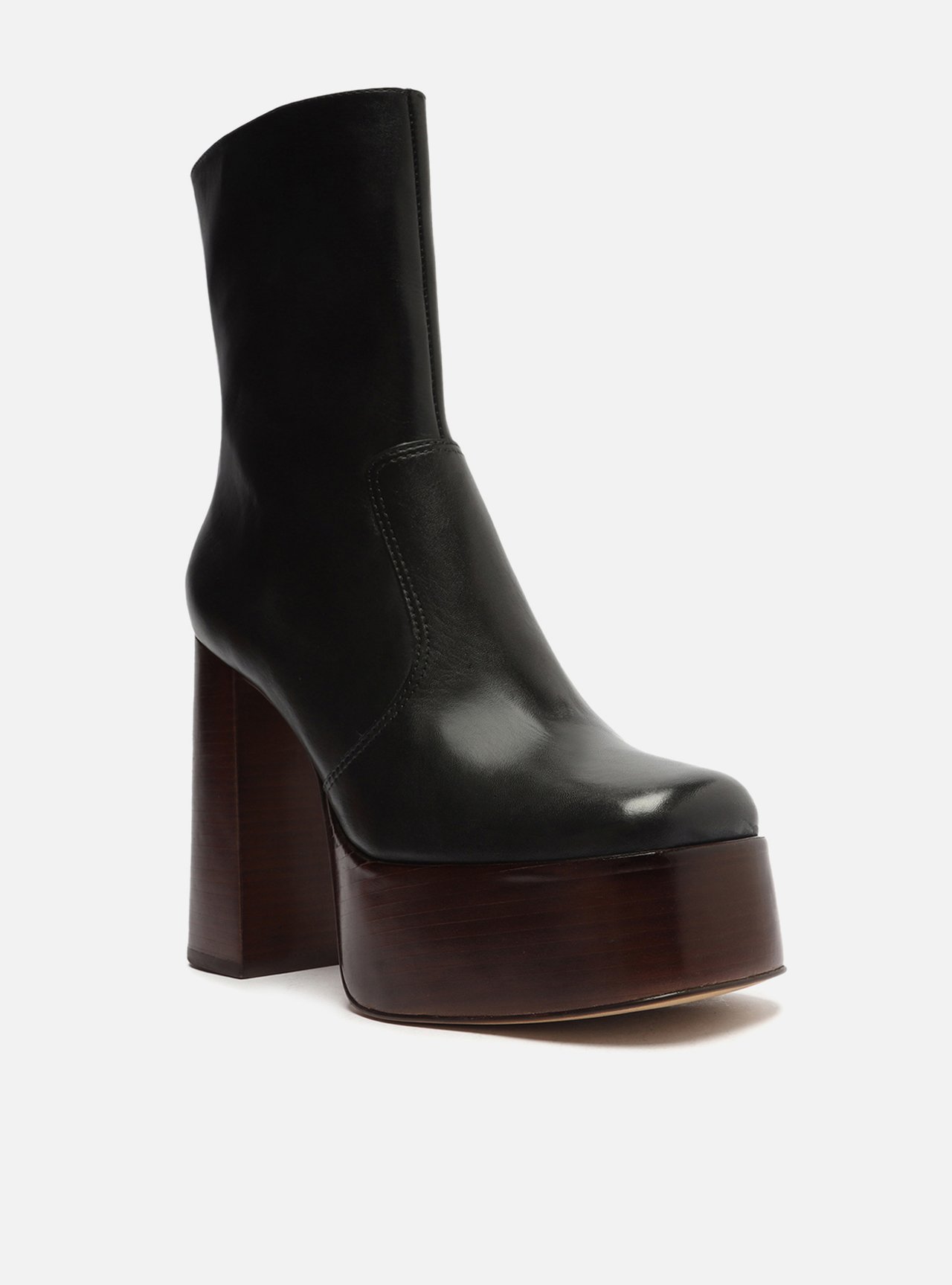Bota preta best sale plataforma