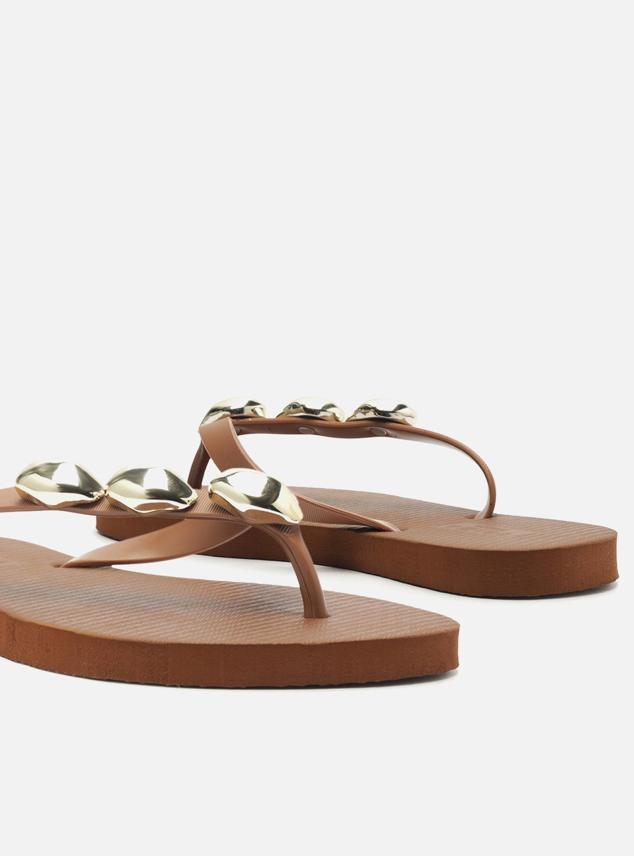 Chinelo de Dedo Marrom Essential Metais — foto 4