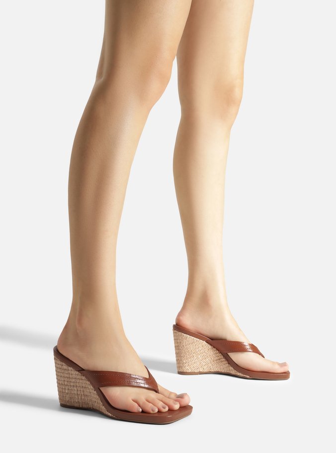 Sandália Marrom Anabela Tiras Thong Natural