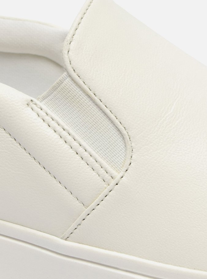 Tênis Slip On Branco Couro Básico
