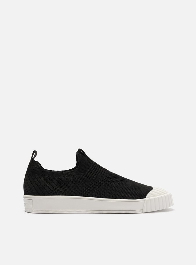 Tênis Slip On Preto Knit Biqueira