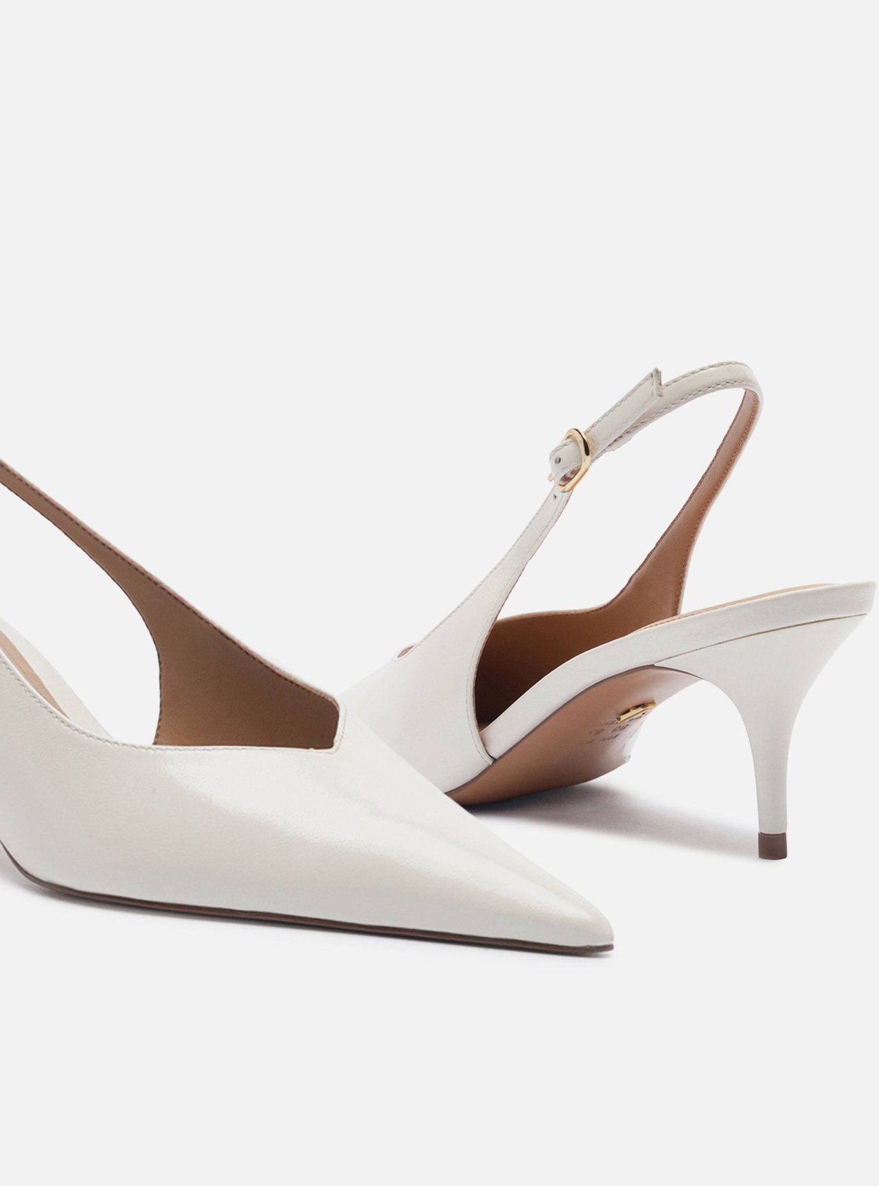 Scarpin Branco Couro Salto Fino Fivela Slingback — foto 4