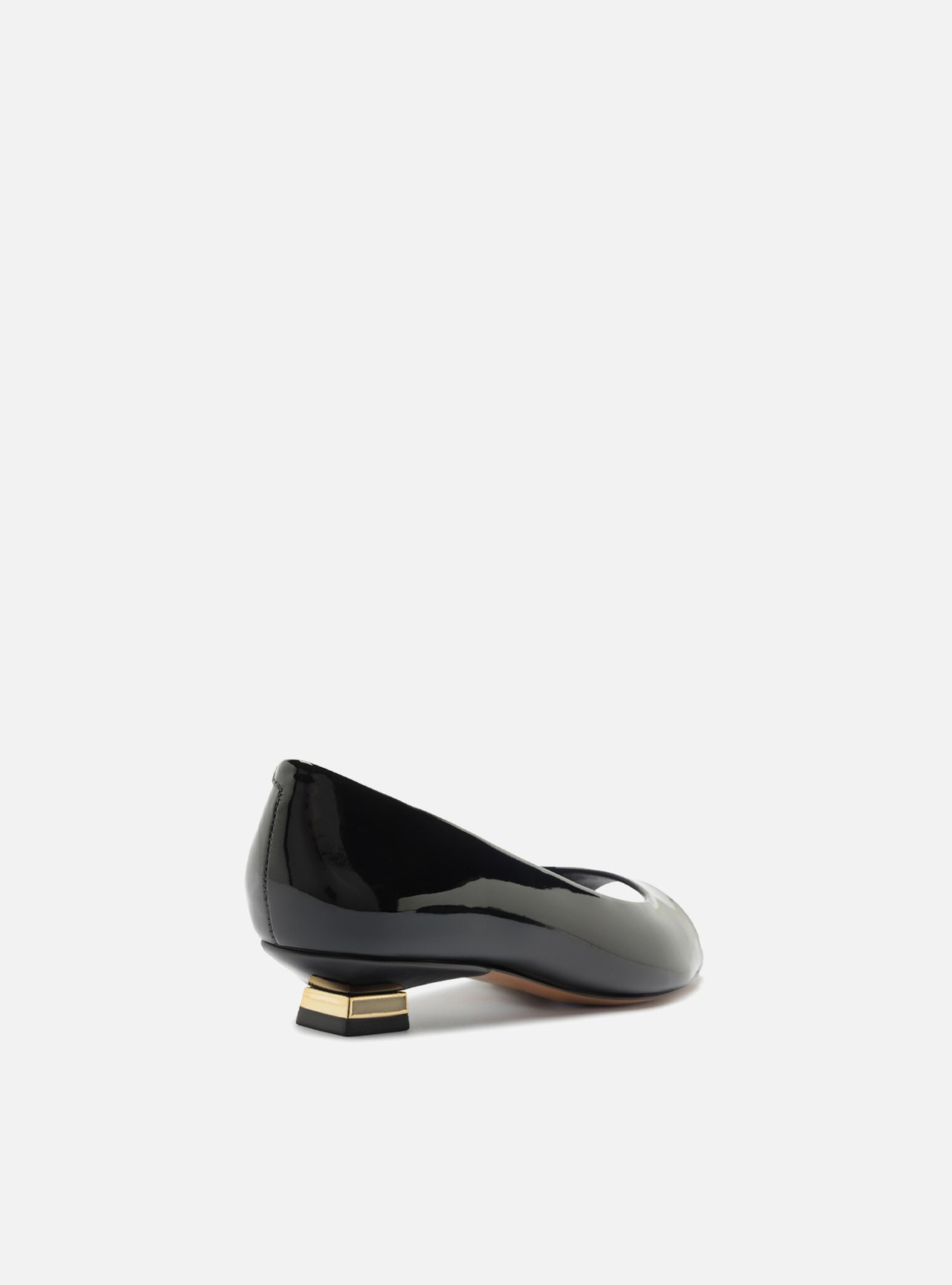 Scarpin Preto Verniz Salto Bloco Metais — foto 3