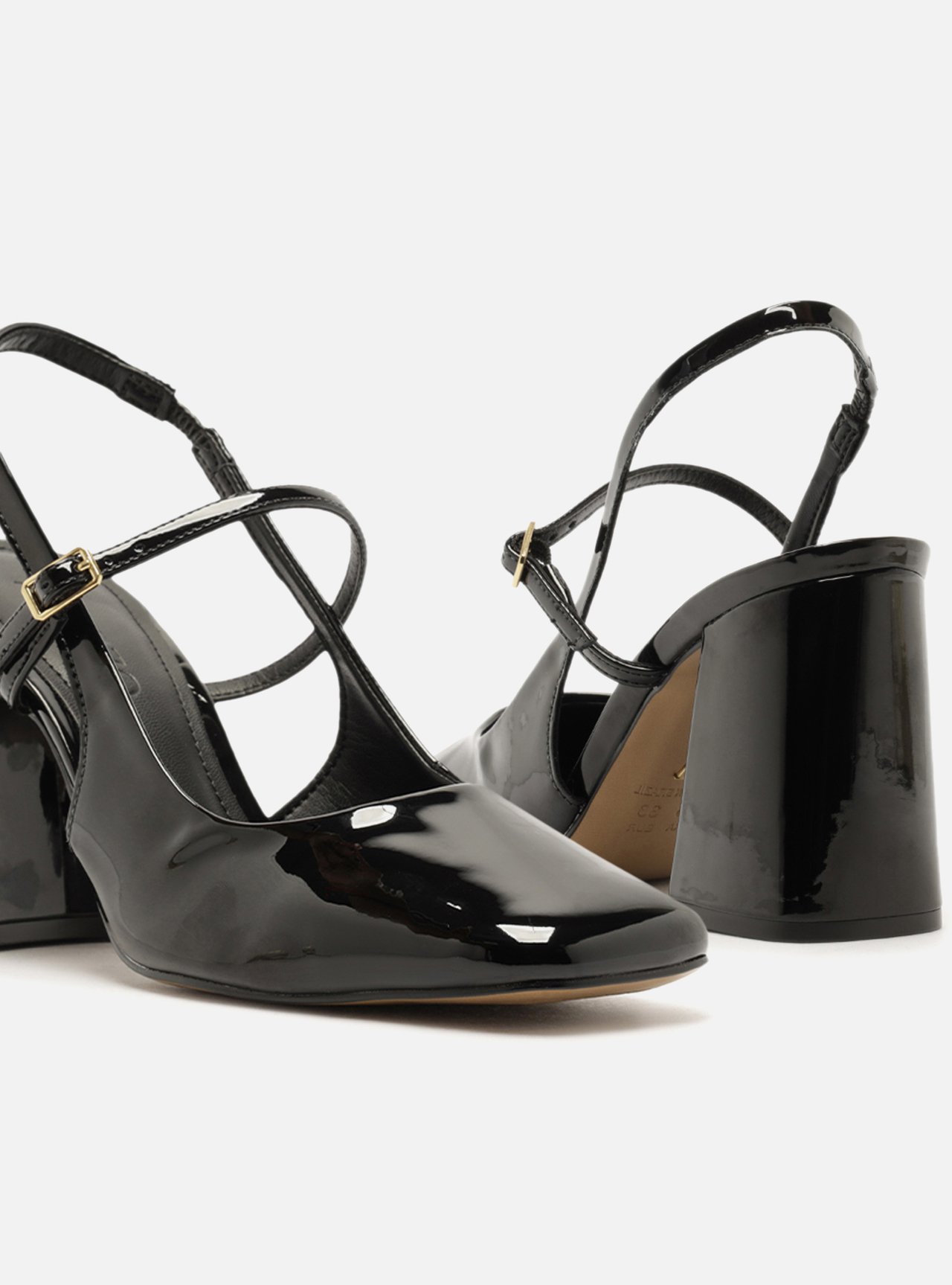 Scarpin Preto Verniz Salto Bloco Fivela — foto 4