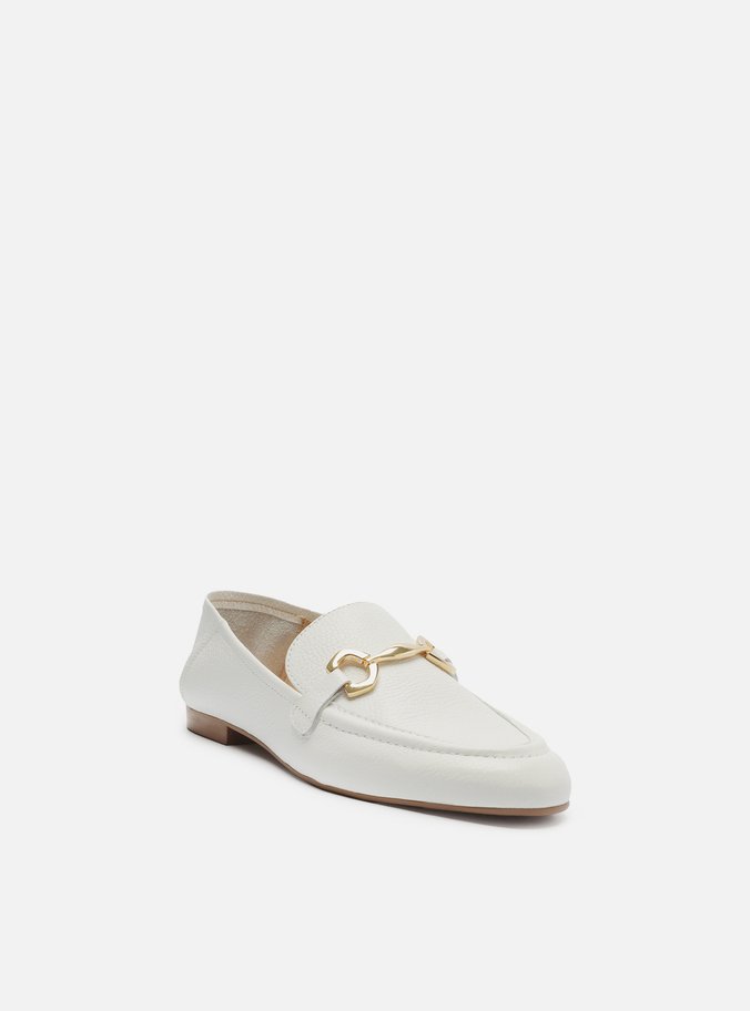 Mocassim Branco Couro Bridão Metálico Básico Luma