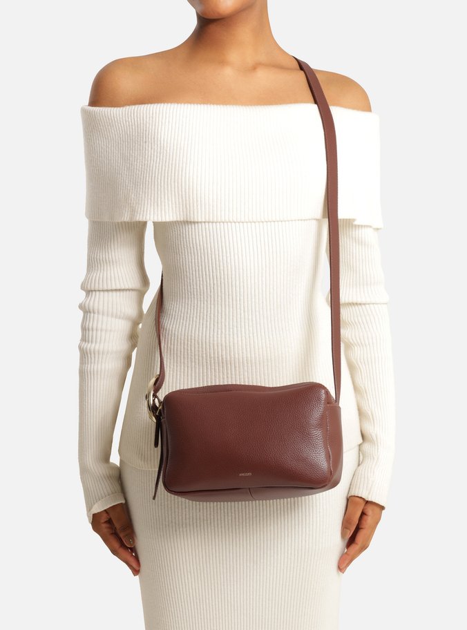 Bolsa Tiracolo Marrom Couro Pequena Fivela Oval