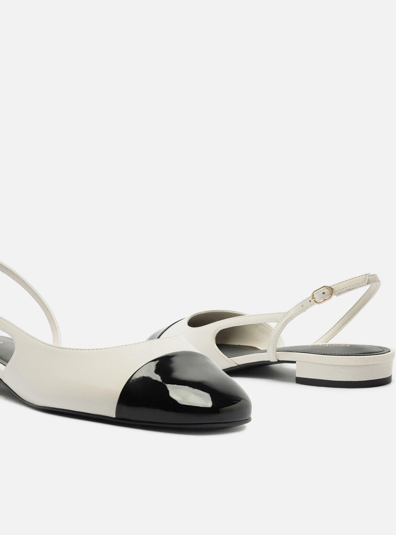 Sapatilha Branca Multimaterial Bico Redondo Slingback — foto 4